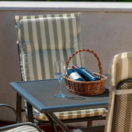 Elly Guest house