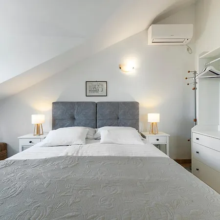 Guest house Elly 3*